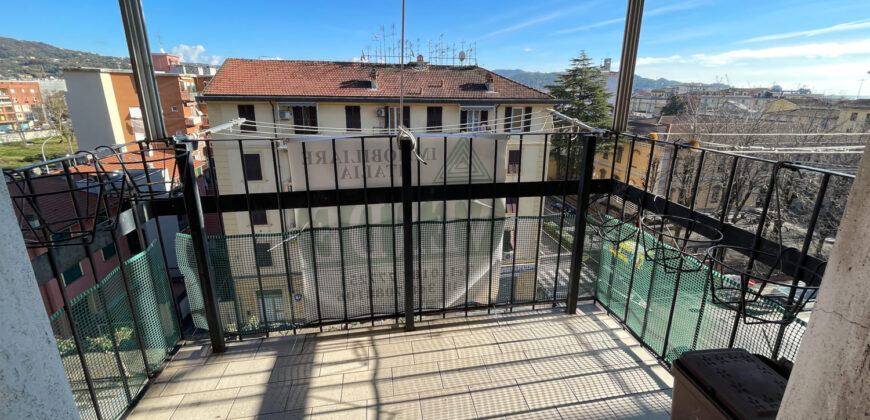 Canaletto – luminoso quadrilocale al piano ultimo, 2 balconi