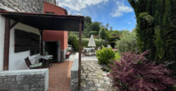 Bovecchio (SP) – terratetto di borgo con grande giardino e cantine