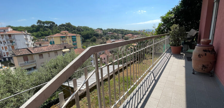 Valdellora – 170 mq. utili con grande giardino e 75 mq. di cantine