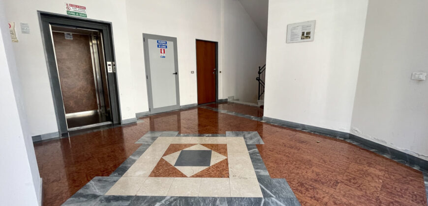 Zona Ospedale – Moderno 2,5 vani con balconi cantina e p.auto