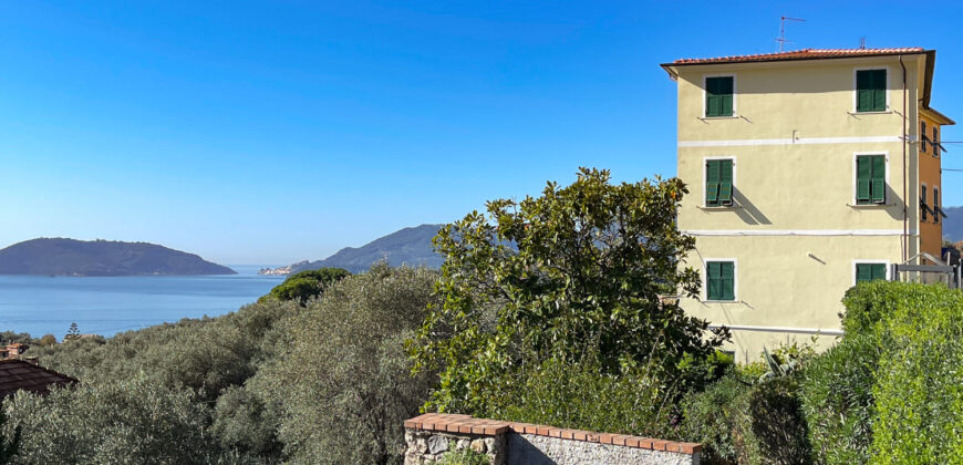 Collina Lerici – 5 vani con stupenda vista mare