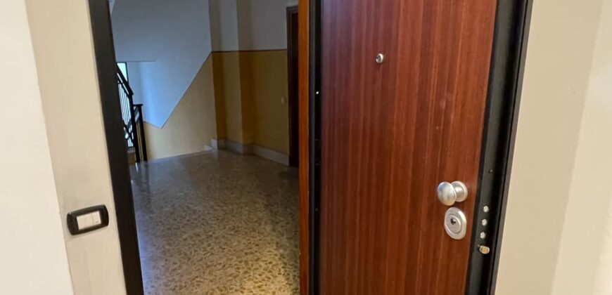 Rebocco – ampio 4 vani con due matrimoniali balcone e cantina. Posto auto condominiale