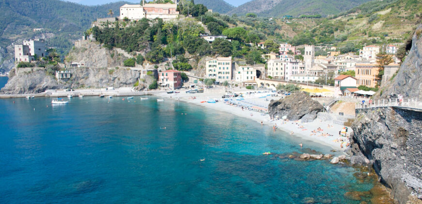 Monterosso al mare – Moderno ampio monolocale con terrazza, a due passi dal mare